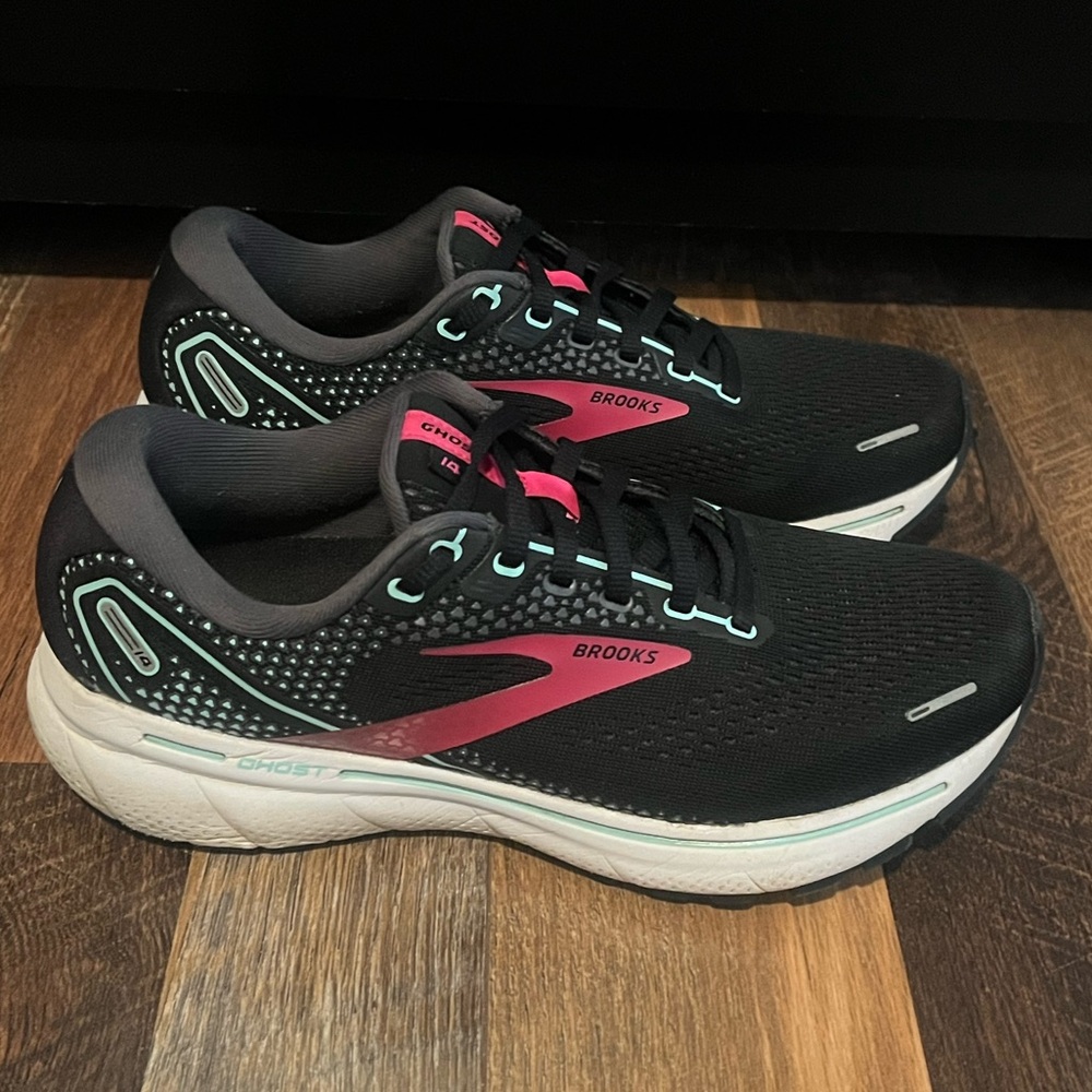 EUC 8.5 WIDE Women’s Brooks Running Ghost 14!
